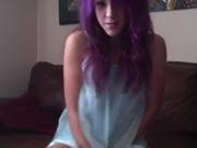 Purple Hair fille Masturbation