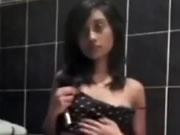 Une jeune fille indienne se masturbe selfie